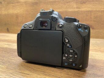 Prodám Canon EOS 700D s příslušenstvím - 4