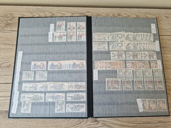 Poštovní známky ČSR v albu. - 4