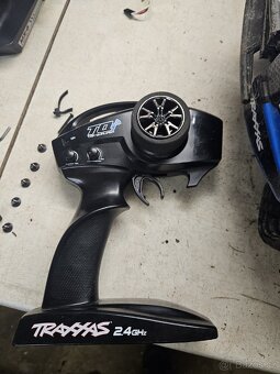 Traxxas UDR - 4