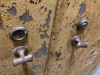 Trezor starožitný dvoudveřový skříńový za 13.000 kč - 4