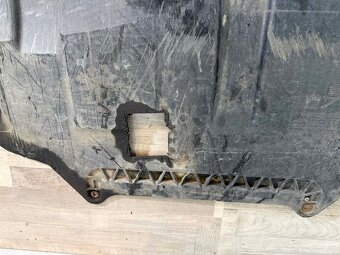 ŠKODA SUPERB 2 FACELIFT - plast pod motor - 5C6825901B - 4