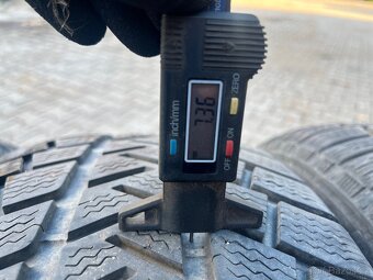 235/55/19 zimní - 4