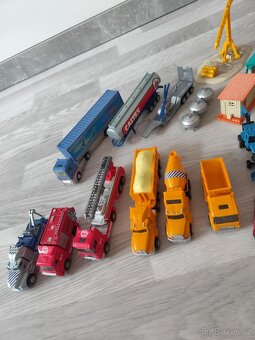 Sada autíček s příslušenstvím k městu - 4