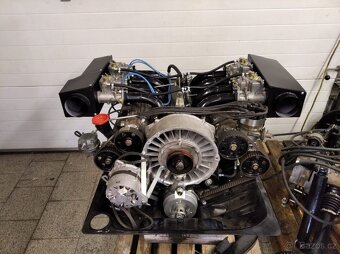 Tatra 613 s karburátory Weber - 4