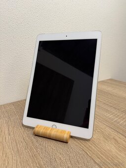 Apple iPad 9,7” (2017) 128 GB Wi-Fi + Cellular – TOP stav - 4