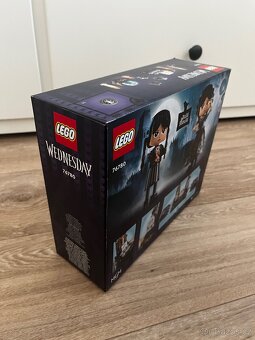 LEGO® Wednesday 76780 Figurka: Wednesday Addamsová - 4