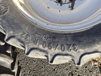 Kolesa John deere - 4