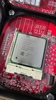 MSI 845E Max v2 + P4 2.8 /533 FSB a chladič - 4
