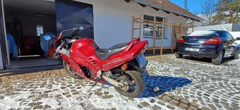 Suzuki RF 900R - 4