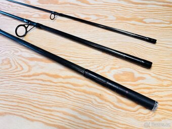 KAPROVÝ TŘÍDÍLNÝ PRUT DAIWA BLACK WIDOW 3,6 m / 3 lb - 4