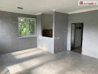 Prodej velkého bytu 3+1 o ploše 73,4 m2 + L/S, obec Všeradic - 4