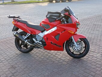 Honda vfr800 fi - 4