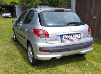 Peugeot 206+ 1.1 44kW benzín - 4