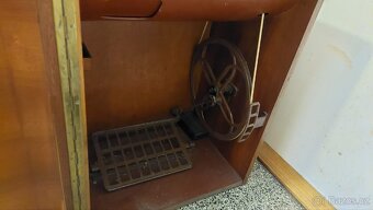 Šicí stroj Minerva v dřevěné skříňce – retro/retro-design - 4