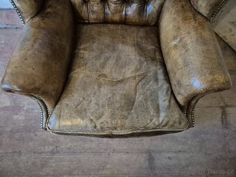 ZELENÉ KOŽENÉ KŘESLO - UŠÁK VE STYLU CHESTERFIELD - 4