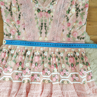 Luxusní merunkové vyšívané šaty - 4