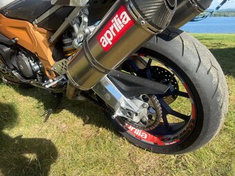 Aprilia tuono Factory rsv v2 - 4