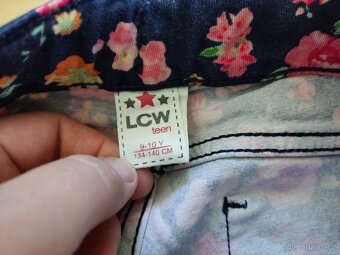 Dívčí kraťasy velikost 134 - 4