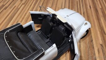 Volkswagen Beetle Cabrio 1:18 - 4