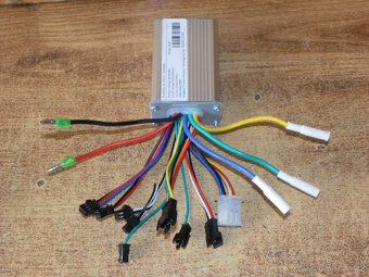 Řídící jednotka s ovladačem a LCD displejem pro elektrokolo - 4