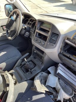 Mitsubishi Pajero - 4