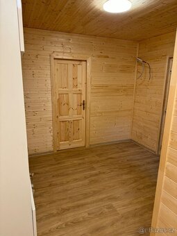 Moderní a komfortní dřevostavba Tiny House (12 x 3,5 m) - 4