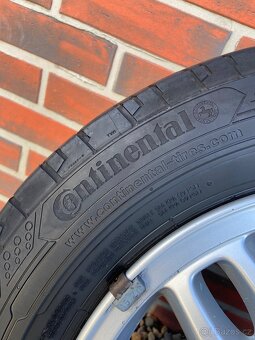 MERCEDES - BENZ / 205/ 65 R16 C / CONTINENTAL - 4