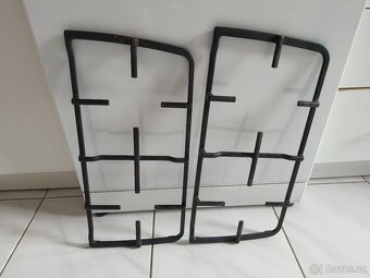 Skleněné víko sporáku + pravý a levý litinový rošt - 4