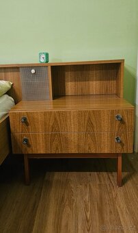 Manželská postel s nočními stolky - 4