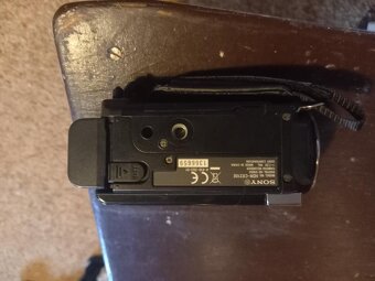 Sony HDR-CX 210E - 4