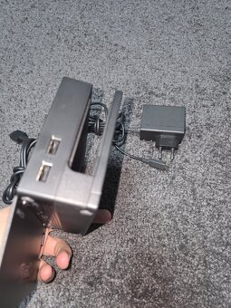 Sada dokovací stanice Nintendo Switch, která obsahuje dokova - 4