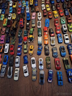 Hotwheels a matchbox autíčka - 324 ks - 4