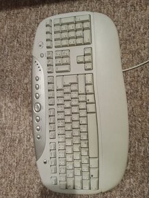 PC s příslušenstvím - 4