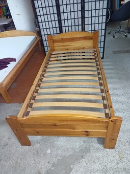 Prodám hezkou postel z masivu 100 x 200 cm - 4
