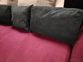 Pohovka vínová se 3 polštáři - 4