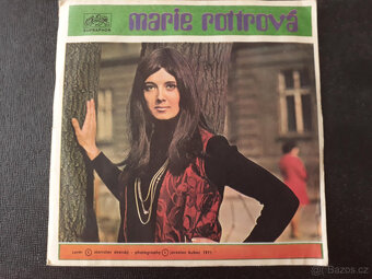 Marie Rottrová - Mámo, kup mi brášku / Skryj mě (1973) - 4