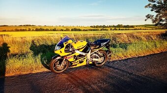 Suzuki GSX-R K1 600 - 4