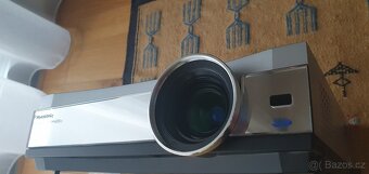 projektor Panasonic - 4
