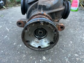 BMW 3er E46 330i diferenciál poměr 2,93 manuál - 4