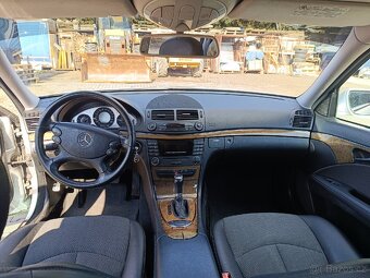 Mercedes Benz E211 - 4