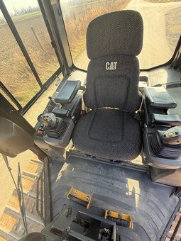 Pásový dozer CAT D5K - 4