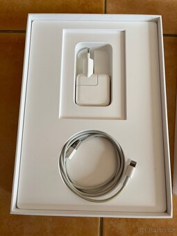 Apple iPad 5. generace, 32 GB, Cellular LTE - 4