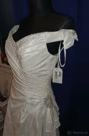 Svatební šaty s vlečkou - 4