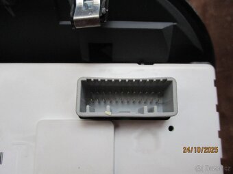 Displej - zobrazení času,teploty, rádia Renault Clio III - 4