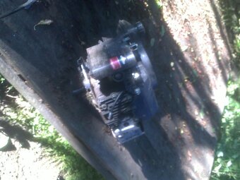 Motor Briggs & Stratton asi řady 675 na náhradní díly - 4