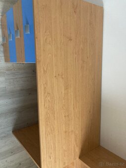 Psací stůl a nastavitelné ergonomické křeslo - 4