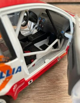 Kovové závodní auto 20cm - 4