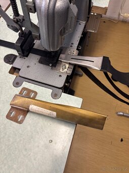 Prodám průmyslový šicí stroj Singer 300W05 – řetízkový steh, - 4