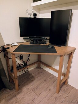 Dřevěný rohový stůl - 4