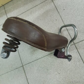 Jawa 250-350-500ohc-Čz-125-150-zadní sedlo - 4